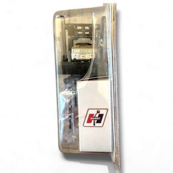 M2 Machines HURST VW Single Cab Truck Model Kit – New in Box - Picture 4 of 6